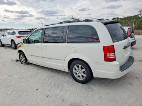 2010 Chrysler Town & Country, VIN 2A4RR5D10AR306985. Фото 2 з 6 з аукціону Copart. Каталог авто зі США OpenDataCar.