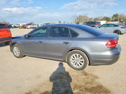 2015 Volkswagen Passat, VIN 1VWAT7A35FC063810. Фото 2 з 6 з аукціону Copart. Каталог авто зі США OpenDataCar.