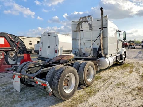 2013 Volvo VNL, VIN 4V4NC9EJ0DN143269. Фото 4 з 6 з аукціону Copart. Каталог авто зі США OpenDataCar.
