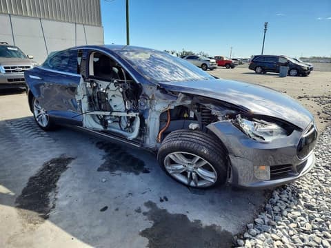 2015 Tesla Model S, VIN 5YJSA1H11FF085868. Фото 4 из 6 с аукциона Copart. Каталог авто из США OpenDataCar.