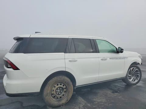 2025 Lincoln Navigator, VIN 5LMJJ2LG0SEL03459. Фото 3 з 6 з аукціону Copart. Каталог авто зі США OpenDataCar.