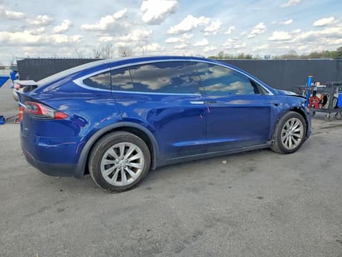 2017 Tesla Model X, VIN 5YJXCDE24HF053837. Фото 3 з 6 з аукціону Copart. Каталог авто зі США OpenDataCar.