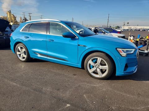 2019 Audi e-tron, VIN WA1LAAGEXKB009663. Фото 4 из 6 с аукциона Copart. Каталог авто из США OpenDataCar.