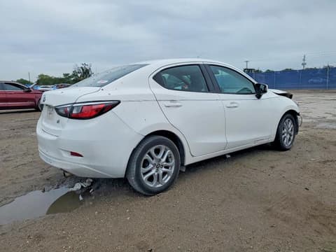 2018 Toyota Yaris, VIN 3MYDLBYV9JY333827. Фото 3 з 6 з аукціону Copart. Каталог авто зі США OpenDataCar.