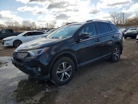 2018 Toyota RAV4, VIN 2T3RFREV3JW750326. Фото 1 з 6 з аукціону Copart. Каталог авто зі США OpenDataCar.
