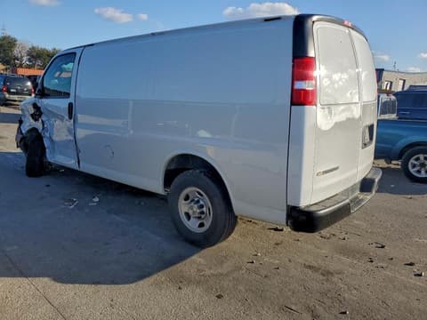 2024 Chevrolet Express 2500, VIN 1GCWGAFPXR1222021. Фото 2 з 6 з аукціону Copart. Каталог авто зі США OpenDataCar.