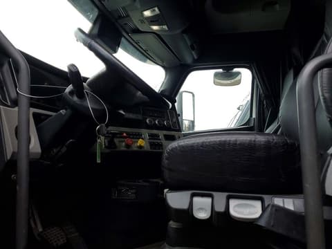 2023 Freigliner , VIN 3AKJHHDR3PSNZ3671. Фото 5 з 6 з аукціону Copart. Каталог авто зі США OpenDataCar.