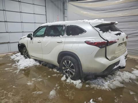 2021 Toyota Highlander, VIN 5TDGZRBH5MS553290. Фото 2 з 6 з аукціону Copart. Каталог авто зі США OpenDataCar.