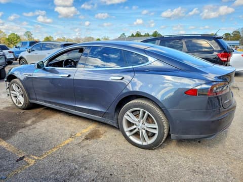 2015 Tesla Model S, VIN 5YJSA1E10FF116595. Zdjęcie 2 z 6 z aukcji Copart. Katalog aut z USA OpenDataCar.