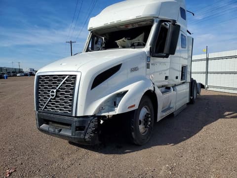 2023 Volvo VN, VIN 4V4NC9EH6PN334891. Фото 2 з 6 з аукціону Copart. Каталог авто зі США OpenDataCar.