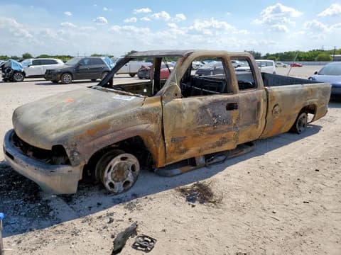 2000 Chevrolet Silverado, VIN 1GCGC29U2YE385986. Фото 1 з 6 з аукціону Copart. Каталог авто зі США OpenDataCar.