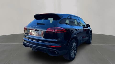 2017 Porsche Cayenne, VIN WP1AA2A25HKA85543. Фото 4 з 6 з аукціону Copart. Каталог авто зі США OpenDataCar.
