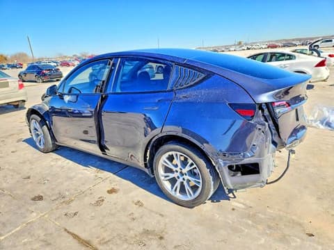 2024 Tesla Model Y, VIN 7SAYGDEEXRA235272. Фото 2 з 6 з аукціону Copart. Каталог авто зі США OpenDataCar.