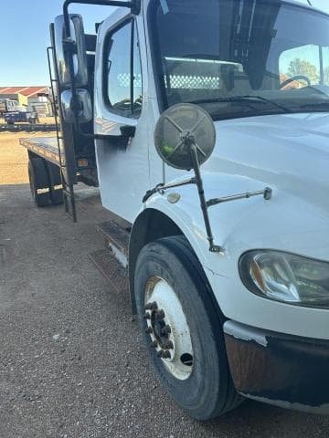 2013 Freightliner M2 106, VIN 1FVACWDT0DHFG0291. Фото 2 з 6 з аукціону Copart. Каталог авто зі США OpenDataCar.