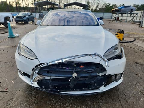 2014 Tesla Model S, VIN 5YJSA1H17EFP50464. Фото 5 з 6 з аукціону Copart. Каталог авто зі США OpenDataCar.