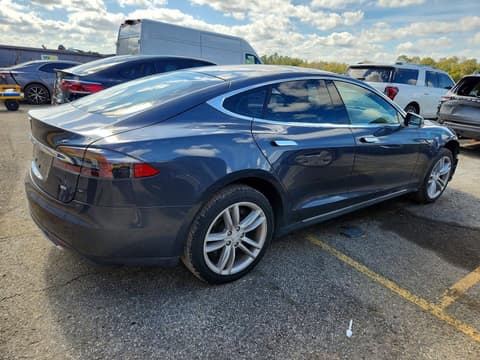2015 Tesla Model S, VIN 5YJSA1E10FF116595. Zdjęcie 3 z 6 z aukcji Copart. Katalog aut z USA OpenDataCar.