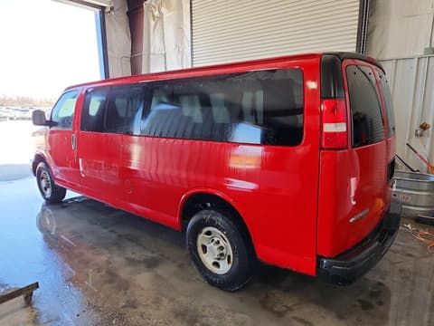 2004 Chevrolet Express 3500, VIN 1GAHG39U441158050. Фото 2 з 6 з аукціону Copart. Каталог авто зі США OpenDataCar.