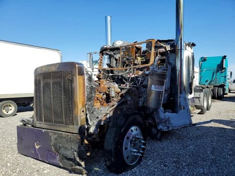 1998 Peterbilt 379, VIN 1XP5DB9X0WD451340. Photo 2 of 6 from Copart auction. OpenDataCar US salvage catalog.