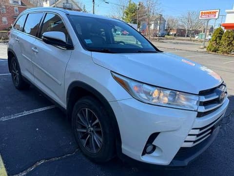 2019 Toyota Highlander, VIN 5TDJZRFHXKS575797. Фото 4 з 6 з аукціону Copart. Каталог авто зі США OpenDataCar.