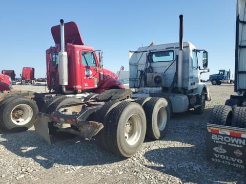 2017 Volvo VNM, VIN 4V4MC9EG1HN985818. Фото 4 з 6 з аукціону Copart. Каталог авто зі США OpenDataCar.