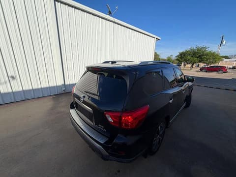 2017 Nissan Pathfinder, VIN 5N1DR2MMXHC677868. Фото 4 з 6 з аукціону Copart. Каталог авто зі США OpenDataCar.