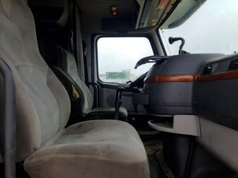 2012 Volvo VN, VIN 4V4NC9EJ9CN548190. Фото 5 з 6 з аукціону Copart. Каталог авто зі США OpenDataCar.