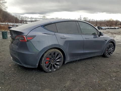 2023 Tesla Model Y, VIN 7SAYGDEF4PF582458. Фото 3 з 6 з аукціону Copart. Каталог авто зі США OpenDataCar.