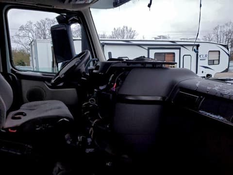 2017 Volvo VNL, VIN 4V4NC9EH7HN979065. Фото 5 з 6 з аукціону Copart. Каталог авто зі США OpenDataCar.