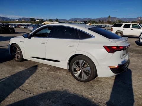 2024 Audi Q8, VIN WA1CAAGE3RB028307. Фото 2 з 6 з аукціону Copart. Каталог авто зі США OpenDataCar.