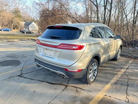 2017 Lincoln MKC, VIN 5LMTJ2DH2HUL68893. Фото 4 из 6 с аукциона Copart. Каталог авто из США OpenDataCar.