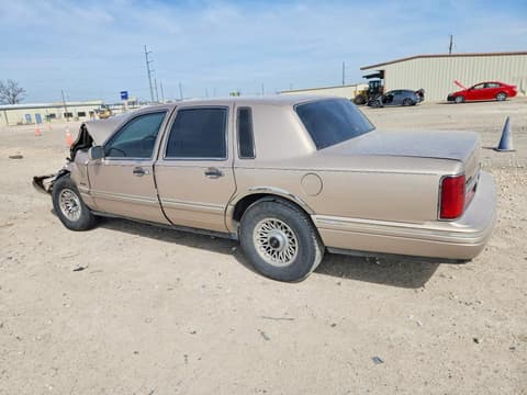 1997 Lincoln Town Car, VIN 1LNLM81W5VY693431. Фото 2 з 6 з аукціону Copart. Каталог авто зі США OpenDataCar.