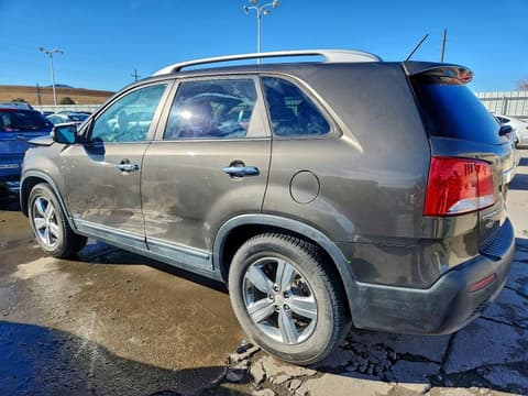 2013 Kia Sorento, VIN 5XYKUDA2XDG412110. Фото 2 з 6 з аукціону Copart. Каталог авто зі США OpenDataCar.