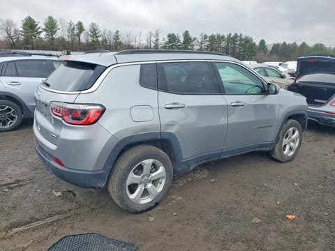2019 Jeep Compass, VIN 3C4NJDBB4KT695999. Фото 3 з 6 з аукціону Copart. Каталог авто зі США OpenDataCar.