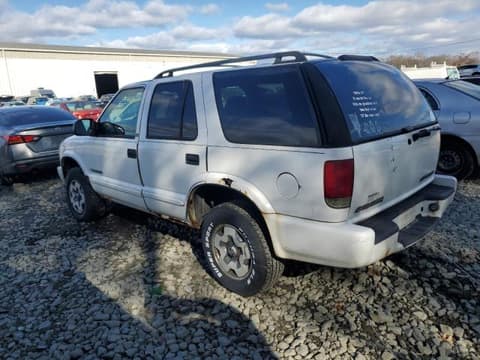 2002 Chevrolet Blazer, VIN 1GNDT13WX2K238564. Фото 2 з 6 з аукціону Copart. Каталог авто зі США OpenDataCar.