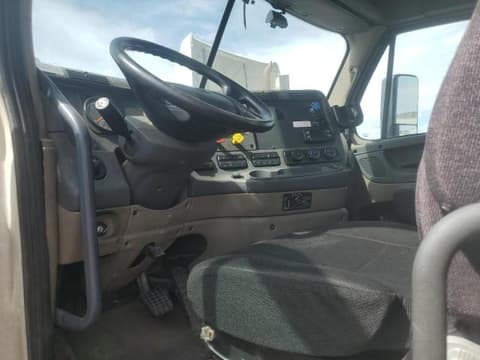 2016 Freightliner Cascadia 113, VIN 3AKBGADV8GSHB2518. Zdjęcie 5 z 6 z aukcji Copart. Katalog aut z USA OpenDataCar.