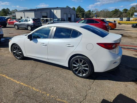 2018 Mazda 3, VIN 3MZBN1V3XJM235116. Фото 2 з 6 з аукціону Copart. Каталог авто зі США OpenDataCar.