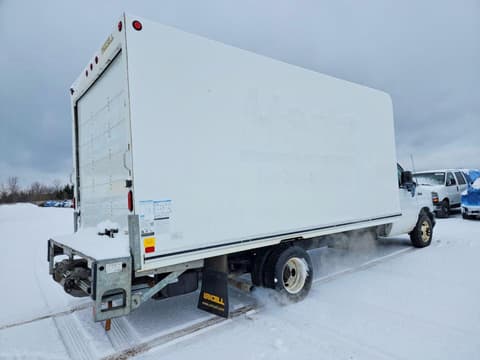 2023 Ford Econoline, VIN 1FDWE4FK6PDD18232. Zdjęcie 3 z 6 z aukcji Copart. Katalog aut z USA OpenDataCar.