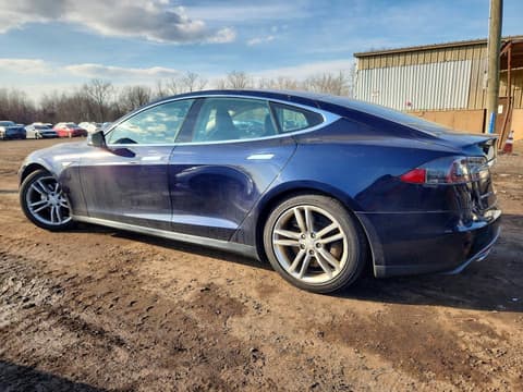 2013 Tesla Model S, VIN 5YJSA1CN4DFP26468. Фото 2 з 6 з аукціону Copart. Каталог авто зі США OpenDataCar.