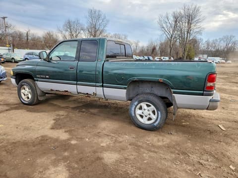 1999 Dodge Ram 1500, VIN 1B7HF13Y5XJ514620. Фото 2 з 6 з аукціону Copart. Каталог авто зі США OpenDataCar.