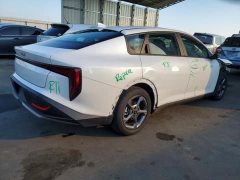 2025 Kia K4, VIN 3KPFT4DE1SE132516. Фото 3 з 6 з аукціону Copart. Каталог авто зі США OpenDataCar.