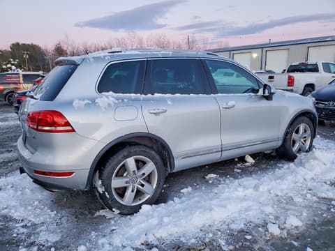 2012 Volkswagen Touareg, VIN WVGEF9BP7CD007796. Фото 3 из 6 с аукциона Copart. Каталог авто из США OpenDataCar.