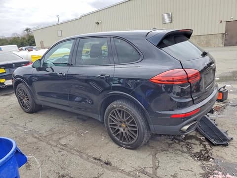 2017 Porsche Cayenne, VIN WP1AA2A21HKA85006. Фото 2 з 6 з аукціону Copart. Каталог авто зі США OpenDataCar.