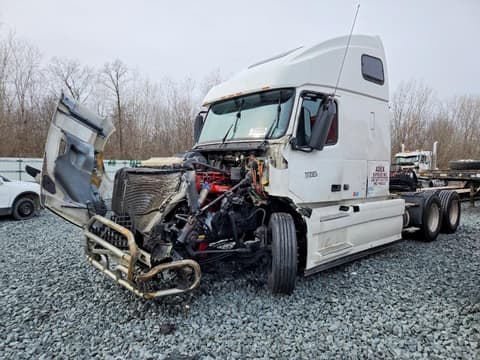 2013 Volvo VNL, VIN 4V4NC9TH0DN130067. Фото 2 из 6 с аукциона Copart. Каталог авто из США OpenDataCar.