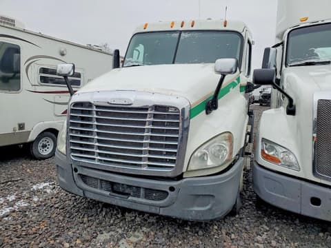 2013 Freightliner Cascadia, VIN 1FUJGEBG2DSBY0269. Фото 2 з 6 з аукціону Copart. Каталог авто зі США OpenDataCar.