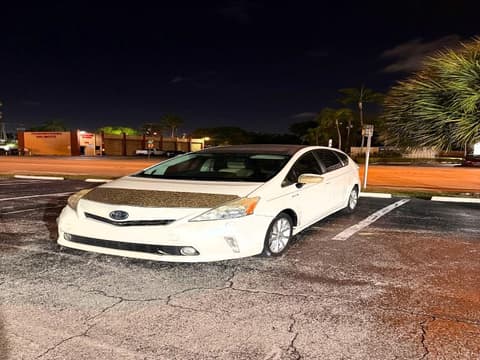 2013 Toyota Prius V, VIN JTDZN3EU7D3221749. Фото 2 з 6 з аукціону Copart. Каталог авто зі США OpenDataCar.