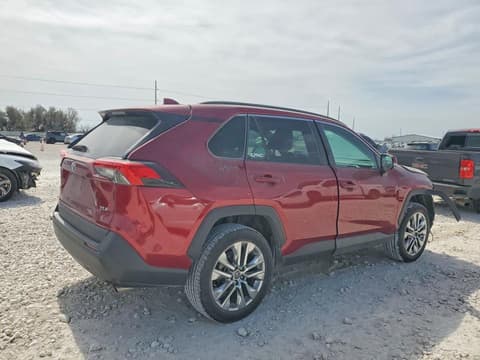 2021 Toyota RAV4, VIN 2T3C1RFV8MW132569. Фото 3 з 6 з аукціону Copart. Каталог авто зі США OpenDataCar.