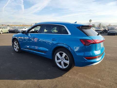 2019 Audi e-tron, VIN WA1LAAGEXKB009663. Фото 2 из 6 с аукциона Copart. Каталог авто из США OpenDataCar.