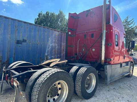 2017 Freightliner Cascadia 125, VIN 3AKJGLDR2HSHF4212. Фото 4 з 6 з аукціону Copart. Каталог авто зі США OpenDataCar.