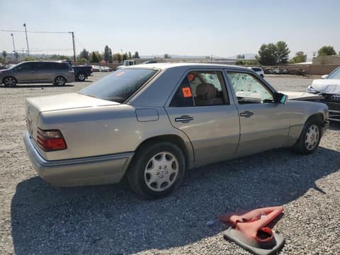 1995 Mercedes-benz E-Class, VIN WDBEB31E6SC091657. Фото 3 з 6 з аукціону Copart. Каталог авто зі США OpenDataCar.