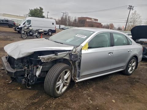 2015 Volkswagen Passat, VIN 1VWCT7A37FC021342. Фото 1 з 6 з аукціону Copart. Каталог авто зі США OpenDataCar.